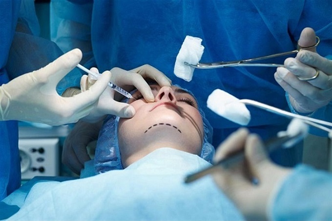 300 طبيب تجميل فقط مرخّص لهم..   مراكز تجميل عشوائية وانتحال صفة طبية يهدّد سمعة القطاع وصحة الحرفاء   